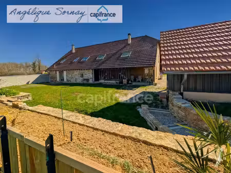 à vendre – une propriété avec deux logements indépendants– à 5 minutes de chaumergy