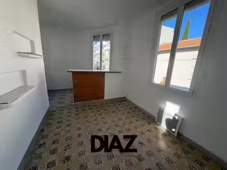 location appartement 2 pièces 32 m² à nimes (30000)  495 €