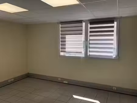 location locaux professionnels 0 pièces 16.8 m² à vierzon (18100)  300 €