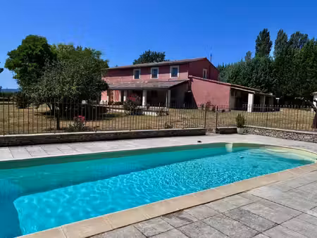 luberon. a vendre propriété exceptionnelle à vendre aux port