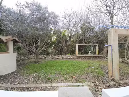 t3 rez-de-jardin avec parking et garage