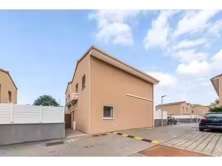 maison de 4 pièces de 75 m² à vénissieux