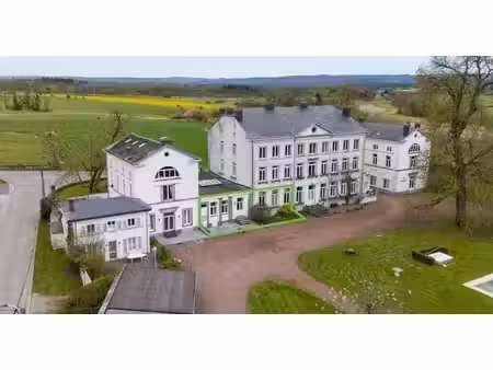 appartement au rez-de-chaussée dans le château de baillonvil