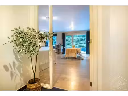 appart 2 ch. avec grande terrasse  cave et parking intérieur
