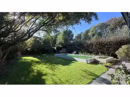 villa avec 4 ch. bur. garage  caves et jardin ensoleillé