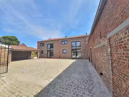 maison avec 3 chambres et un jardin sur un emplacement de pr