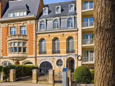 hôtel de maître – ± 478 m² – 5 chambres – jardin