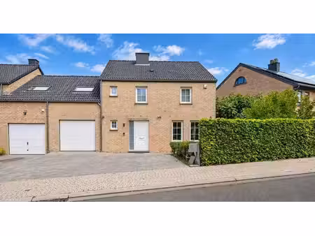 maison 3 façades en face du golf de bernalmont