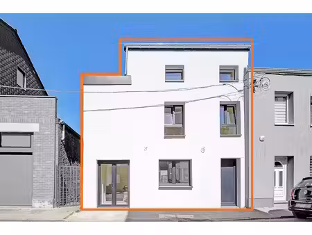 belle maison 2 chs avec jardin  terrasse entierement renovee