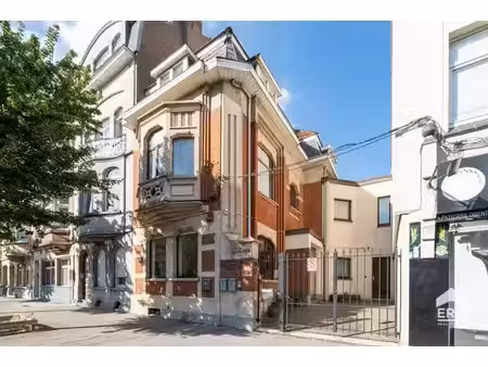 immeuble de rapport avec bureaux  espace polyvalent & duplex