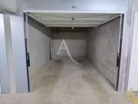 vente garage et parking aux sables-d'olonne (85100) : à vendre / 15m² les sables-d'olonne