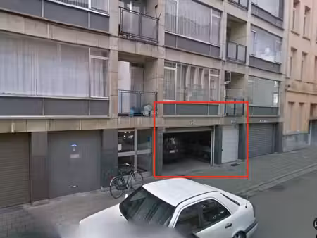 3 places de parking à vendre  centre d'anvers