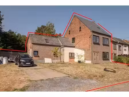 grotendeels gerenoveerde gezinswoning op een ruim perceel...