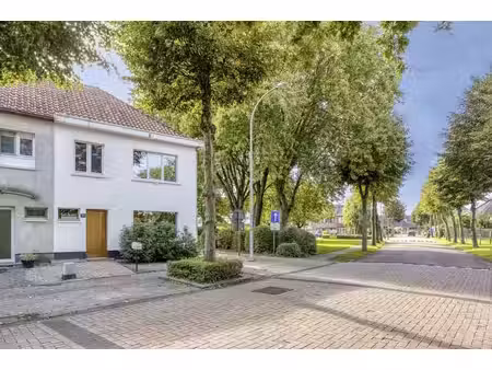 maison mitoyenne rénovée avec jardin à vendre à gooreind !
