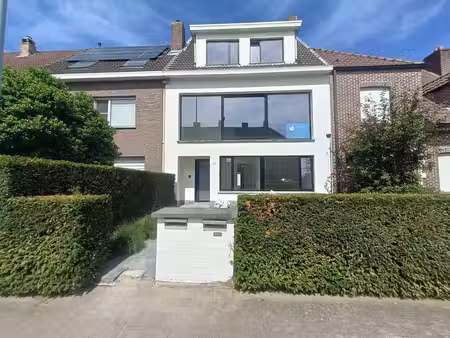appartement rénové de 3 chambres avec garage