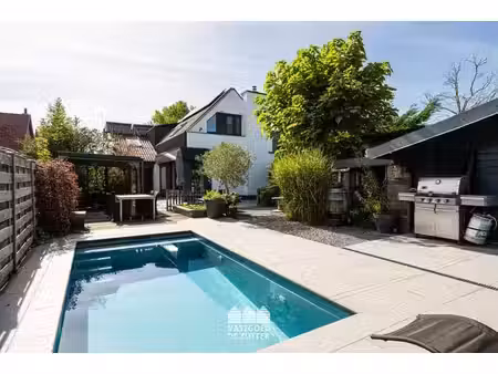 ruime gerenoveerde woning met zwembad en prachtige tuin!