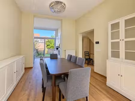 cinquantenaire - duplex 2ch. meuble avec jardin