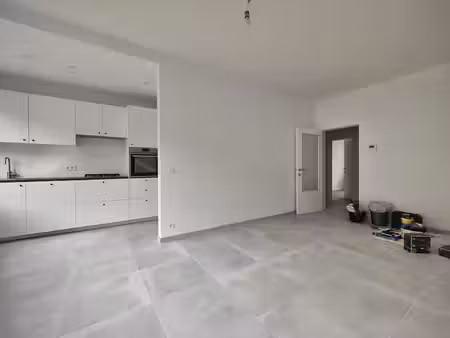 au cœur de stockel - appartement rénové avec balcon