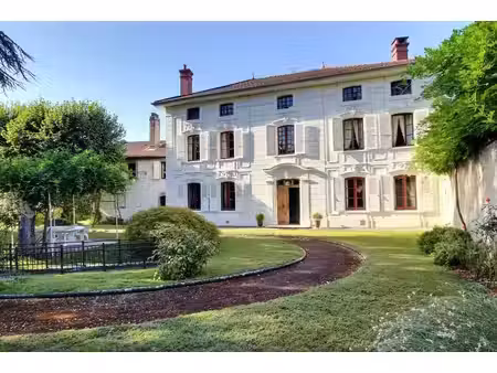 maison de luxe à vendre dans le quartier la plaine
