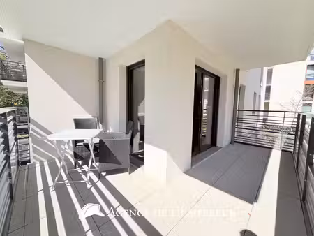 magnifique 4 pièces de 80 m2 en location non meublée  parkin