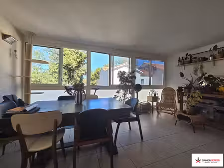 appartement t3 récent proche vieux port.