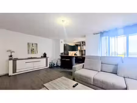 grasse – t3 de 69 m² en très bon état  terrasse sud-est  ascenseur et parking privatif