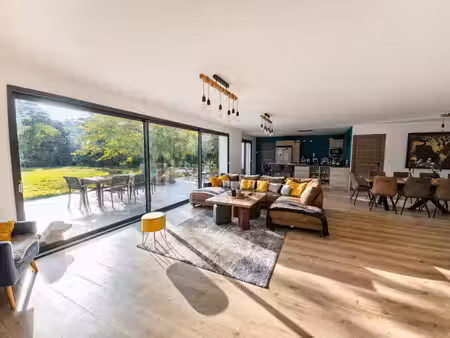 pavillon de plain-pied – 4 chambres – pièce de vie de plus de 80 m² – terrain de 3 925 m²
