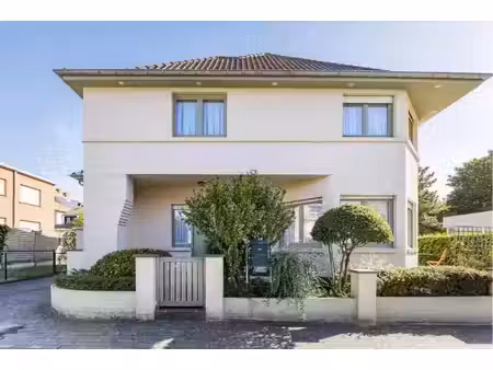 villa à vendre à julien dillenslaan 11 sint-idesbald (rbx17485)