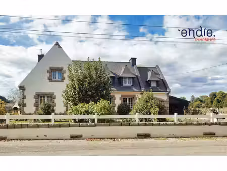 spacieuse maison familiale avec six chambres  garage et jardin c