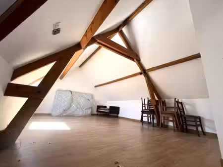 maison individuelle avec fort potentiel  trois chambres avec jardin