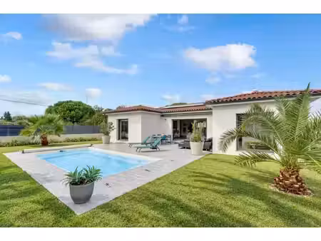 le fau - villa contemporaine de prestige avec piscine et prestat
