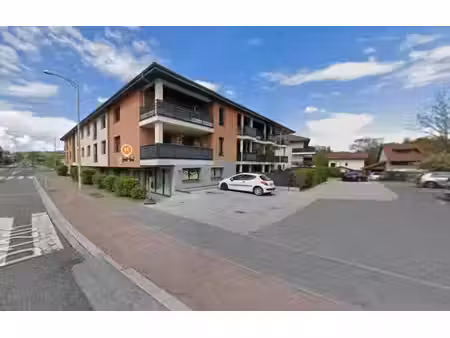 ? local professionnel de 57 m² à allonzier-la-caille – activité tertiaire  médicale ou par