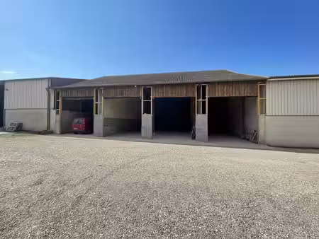mareil le guyon  entrepôt de 90m2.