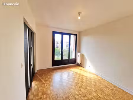 bondy centre – grand 2 pièces rénové avec ascenseur  2 balcons