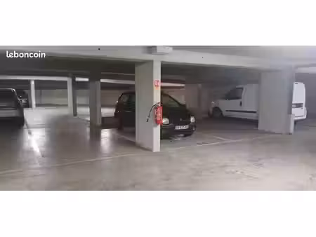 place de parking à bobigny (ligne 5)