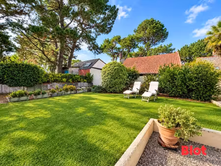 la baule centre – appartement avec jardin privatif de 350 m² à deux pas de la plage