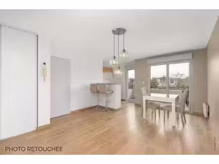 t2 baigné de lumière au calme avec terrasse sud-ouest