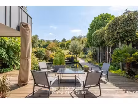 maison de ville avec jardin arboré