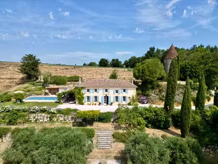 maison de campagne et son moulin