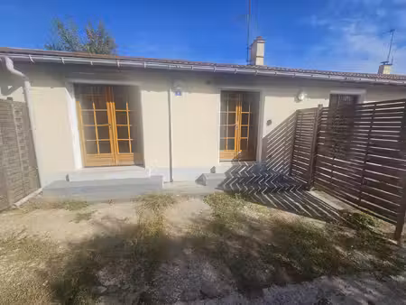 a louer a angervilliers petite maison de ville de plain pied