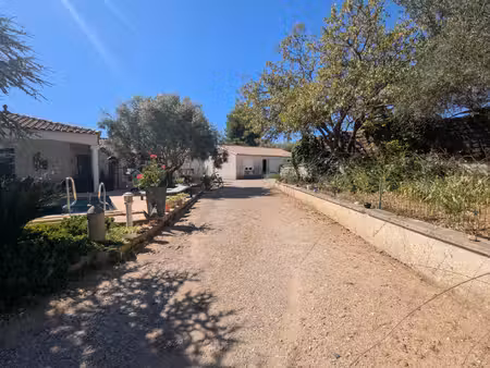 villa de luxe à vendre à aigues-vives