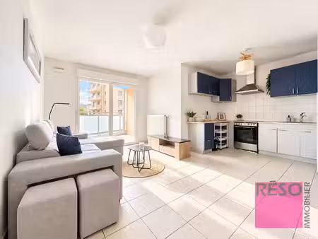 beau t2 meublé avec balcon & parking – emplacement idéal