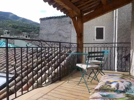 appartement 3 pièces 1er -terrasse et grenier