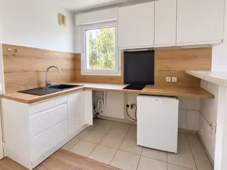 appartement t2 meublé avec terrasse et parking à villeneuve-d’ascq