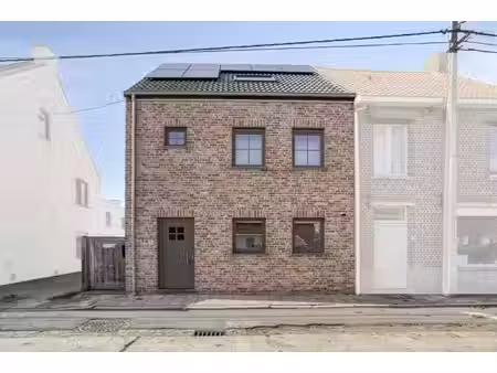 instapklare energiezuinige halfopen bebouwing in poeke te koop