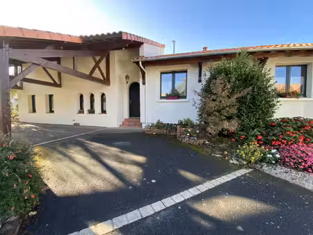 maison familiale avec piscine couverte  chalet et cabane dan