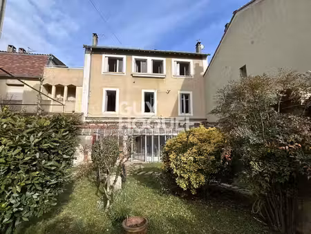 maison de ville avec jardin et véranda – beaux volumes et multiples possibilités d’aménage