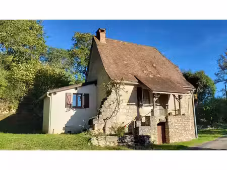 jolie maison en pierre habitable de suite sur 2140 m2.