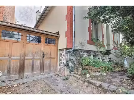 maison indépendante avec garage et jardin