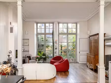 demeure xviii ème avec jardin secret et vues sur la cathédrale